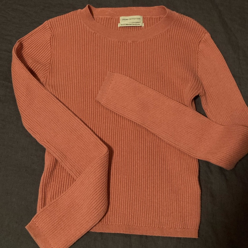 URBAN OUTFITTERS CROPPED SWEATER